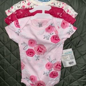 NWT 6-9 month baby girl onesies pack of 3 Gerber 16-20lbs pink florals bunnies